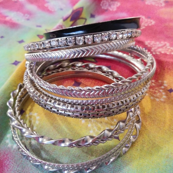 Set Of Metal Bangles - Picture 5 of 5